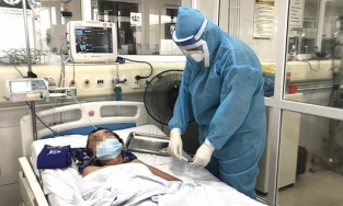 Bệnh viện Nhiệt đới Trung ương có đến 52 bệnh nhân Covid-19 diễn biến nặng và nguy kịch