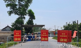 Nhóm người 'vượt rào' phong tỏa để bắt ghen ở Huế bị phạt 46 triệu đồng