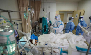 Cả nước có 4 ca Covid-19 rất nặng, nguy kịch như phi công người Anh