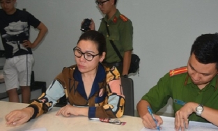 Vợ diễn viên Kinh Quốc lại bị khởi tố thêm tội rửa tiền