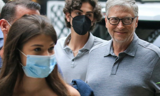 Bill Gates lần đầu xuất hiện kể từ khi thông báo ly hôn