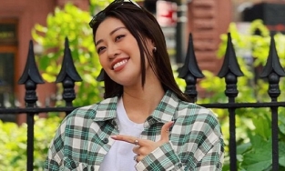 Hết khuấy động sân khấu, Khánh Vân 'bung lụa' trên đường phố New York