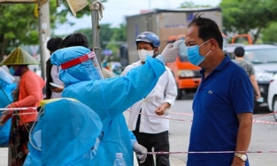 TP.HCM khuyến cáo người trên 60 tuổi hạn chế đi ra đường