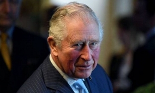 Thái tử Charles tuyên bố sẽ bỏ mặc Harry nếu còn tấn công Hoàng gia