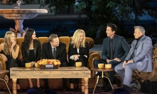 BTS, Lady Gaga và Justin Bieber bị 'mất hút' trong Friends tập đặc biệt vì vướng kiểm duyệt