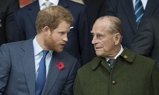 Liên tục nói xấu gia đình, Harry xấu hổ khi biết món quà cuối Hoàng tế Philip dành cho mình