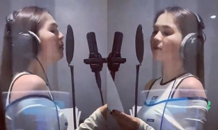 Nghi vấn Ngọc Trinh sắp debut làm ca sĩ khi lộ ảnh thu âm trong studio