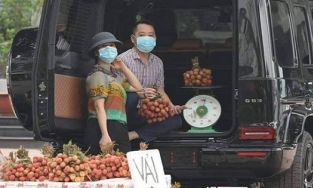 Anh bán vải trên xế xịn 13 tỷ, được so sánh với cả Sơn Tùng và Cường Đô La