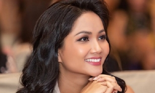 Rộ tin H'Hen Niê 'nối lại tình xưa' với nhiếp ảnh gia - đạo diễn hơn 3 tuổi