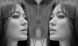 Hết được khen xinh hơn hoa, Song Hye Kyo lại khiến fan mê mệt với góc nghiêng 'thần thánh'