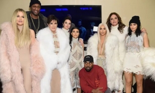 Có tình mới, Kanye West bỏ theo dõi Kim và cả nhà Kardashian trên Twitter