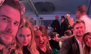 Liam Hemsworth - chồng cũ Miley Cyrus - chính thức công khai bạn gái mới