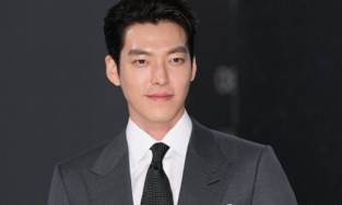 Sau nhiều năm trị bệnh, Kim Woo Bin đã lấy lại phong độ ngoại hình