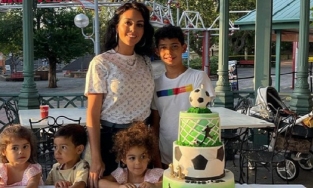 Bạn gái Ronaldo nhắn gì cho con trai riêng của anh trong ngày sinh nhật?