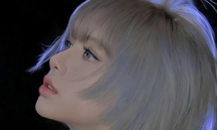 Sự thật sau màn biến hóa của Lisa BLACKPINK với mái tóc sói xám 