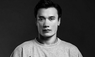 Thủ môn Bùi Tiến Dũng bị dân mạng mỉa mai 'tuổi già lên, tên mất hút'