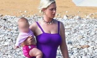 Katy Perry bị nghi đang mang thai lần 2