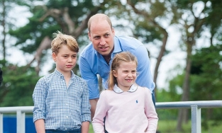 William xuất hiện bên hai con, phong độ tuổi 39 chuẩn Đức vua tương lai