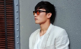 Bùi Tiến Dũng lái xế hộp đến tận nơi tuyển Việt Nam đang cách ly 