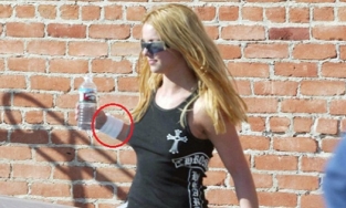 Lý do Britney Spears thường xuyên đeo băng ở cổ tay suốt 13 năm qua