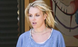 Britney Spears không được làm đẹp dù đến giúp việc còn 1 tuần 1 bộ móng mới