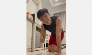 Đăng video khoe body, Đoàn Văn Hậu cán mốc 1 triệu follow