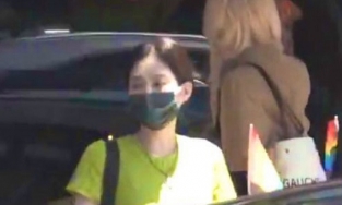 Jennie và Rosé (BLACKPINK) bất ngờ có mặt tại Mỹ, outfit đời thường nổi bật