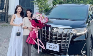 Ca sĩ Sam mua cho mẹ xế hộp 4,6 tỷ để đi chợ