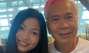 Nam tài tử TVB U70 công khai kết hôn cùng bạn gái kém 40 tuổi