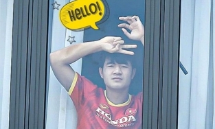 Phải cách ly thêm 14 ngày, Tấn Trường sợ bào ngư vi cá, dàn cầu thủ than nhớ nhà