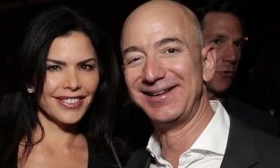 Tỷ phú Jeff Bezos kiện anh trai của bạn gái ra tòa