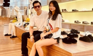 Đi mua sắm cùng bố tại Mỹ, con gái Trương Ngọc Ánh thu hút với đôi chân dài miên man