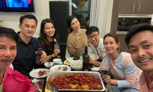 Lễ cưới độc lạ của HH Thu Hoài: Cô dâu chú rể làm đầu bếp, tất bật chạy bàn