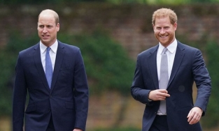 Bạn bè hé lộ ẩn tình phía sau nụ cười gượng của William với Harry trong lễ khánh thành tượng mẹ