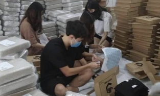 Hậu cách ly, 'Chủ tịch' Văn Toàn xắn tay áo lao vào chốt đơn, đóng hàng cho khách