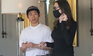 Pax Thiên ghi điểm khi tháp tùng mẹ nuôi Angelina Jolie đi mua sắm