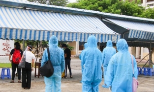 Thi tốt nghiệp THPT 2021: Thí sinh diện F1, F2 mặc đồ bảo hộ kín mít