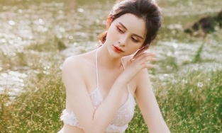 Mỹ nhân chuyển giới Tường Vi hóa nàng thơ bên hoa dại