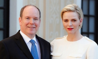 Trước nghi vấn ly hôn, Vương phi Monaco từng cạo nửa đầu chính thức lên tiếng