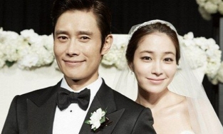 Vợ công khai nói điều gì mà 'tình cũ Song Hye Kyo' Lee Byung Hun leo top?