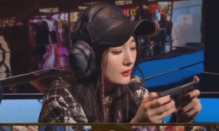 Dương Mịch bị nghi ngờ thuê người 'cày' game để thăng hạng