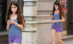 Con gái Tom Cruise chân dài miên man ở tuổi 15