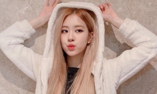Rosé BLACKPINK được tình cũ Taylor Swift gửi tặng món quà đặc biệt
