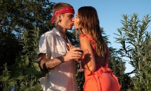 Justin Bieber tung loạt ảnh tình tứ bên bà xã Hailey sau ồn ào la mắng vợ
