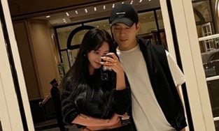 Han Ye Seul dắt bạn trai sang Mỹ trốn xét nghiệm, bán hàng rởm giá cao?