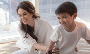 Quý tử nhà MC Quỳnh Chi có cuộc sống thế nào khi ba mẹ ly hôn?