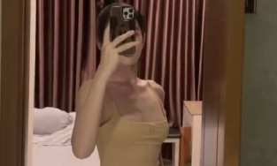 Cẩm Đan giờ bạo lắm rồi, toàn lên đồ hở trên bó dưới bảo sao Đức Huy mê mệt