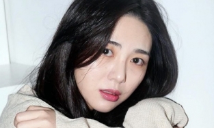 Mina (AOA) tự tử lần thứ 4, đang trong phòng phẫu thuật