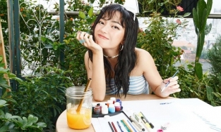 Châu Bùi khoe ảnh vẽ tranh, fan vội khen: 'Đa tài giống ai kia'