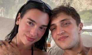 Dua Lipa khoe khoảnh khắc ngọt ngào bên em trai siêu mẫu Gigi Hadid